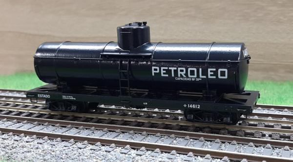 Vagón cisterna antiguo "Petroleo" - Ferrocarril Belgrano