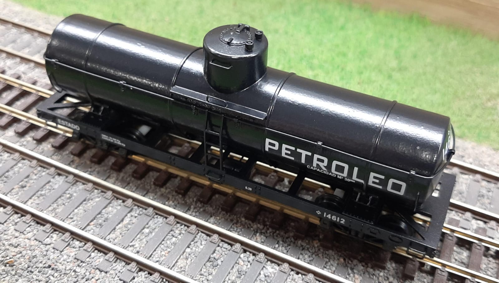 Vagón cisterna antiguo "Petroleo" - Ferrocarril Belgrano