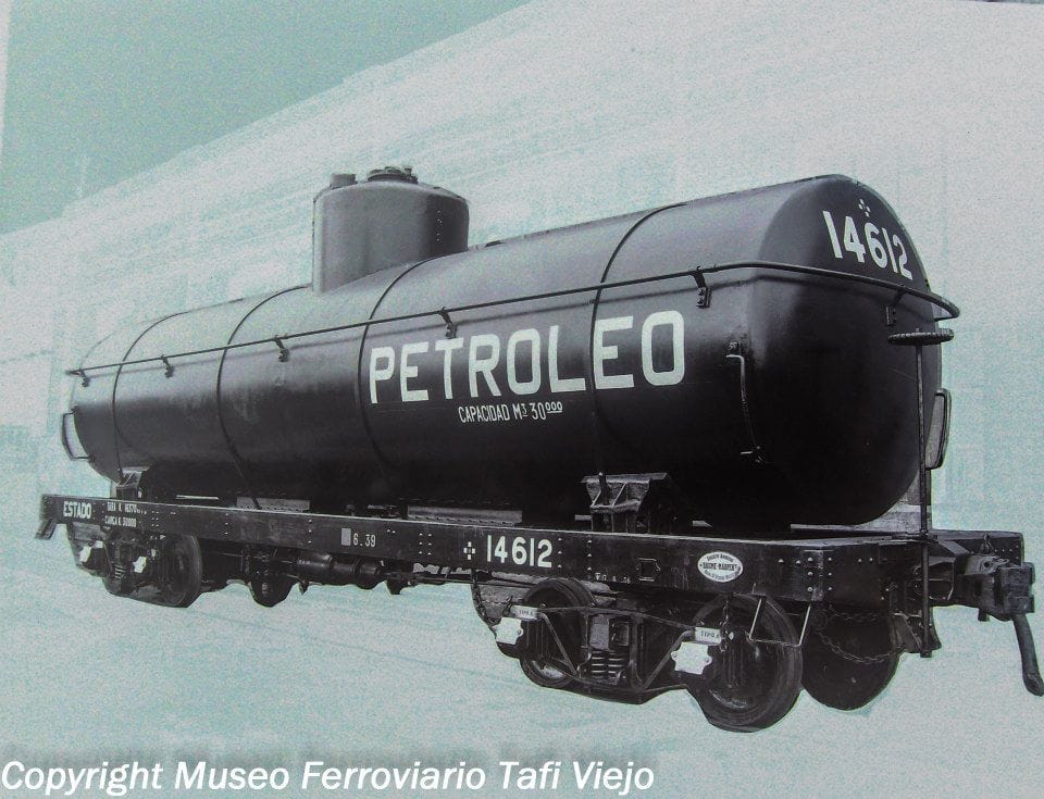 Vagón cisterna antiguo "Petroleo" - Ferrocarril Belgrano